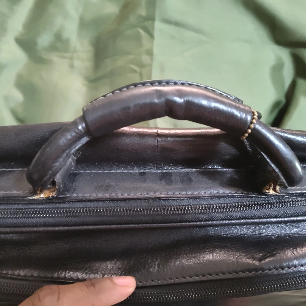 Elegant Black  🌿 Vintage Isanti Genuine Leather Briefcase
